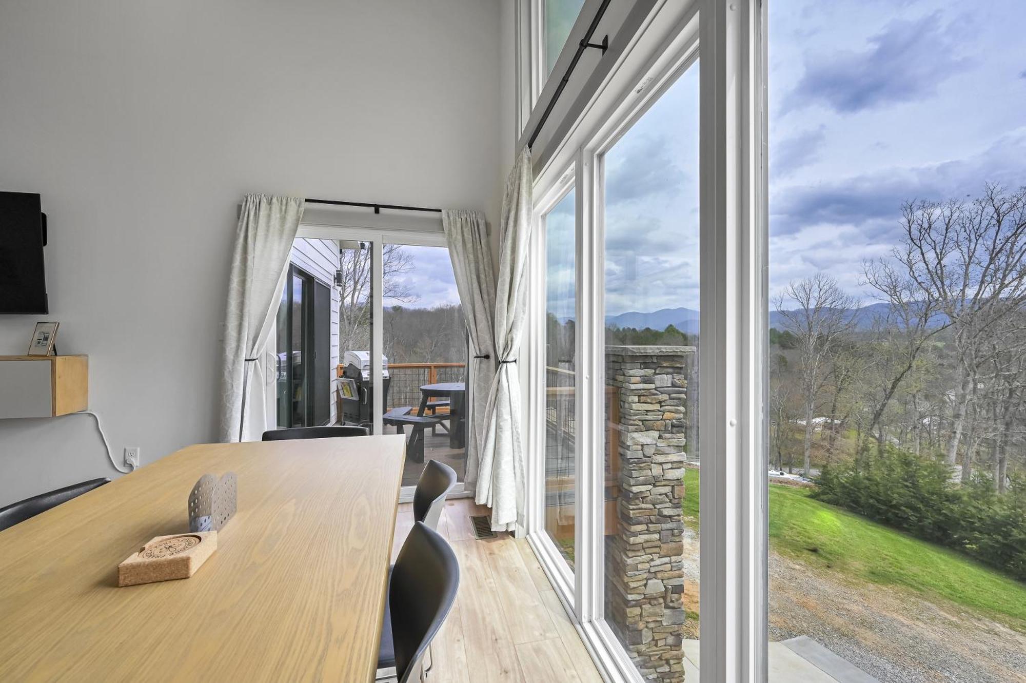 فيلا Mon Tresor, Modern Mountain Views With Deck Weaverville المظهر الخارجي الصورة