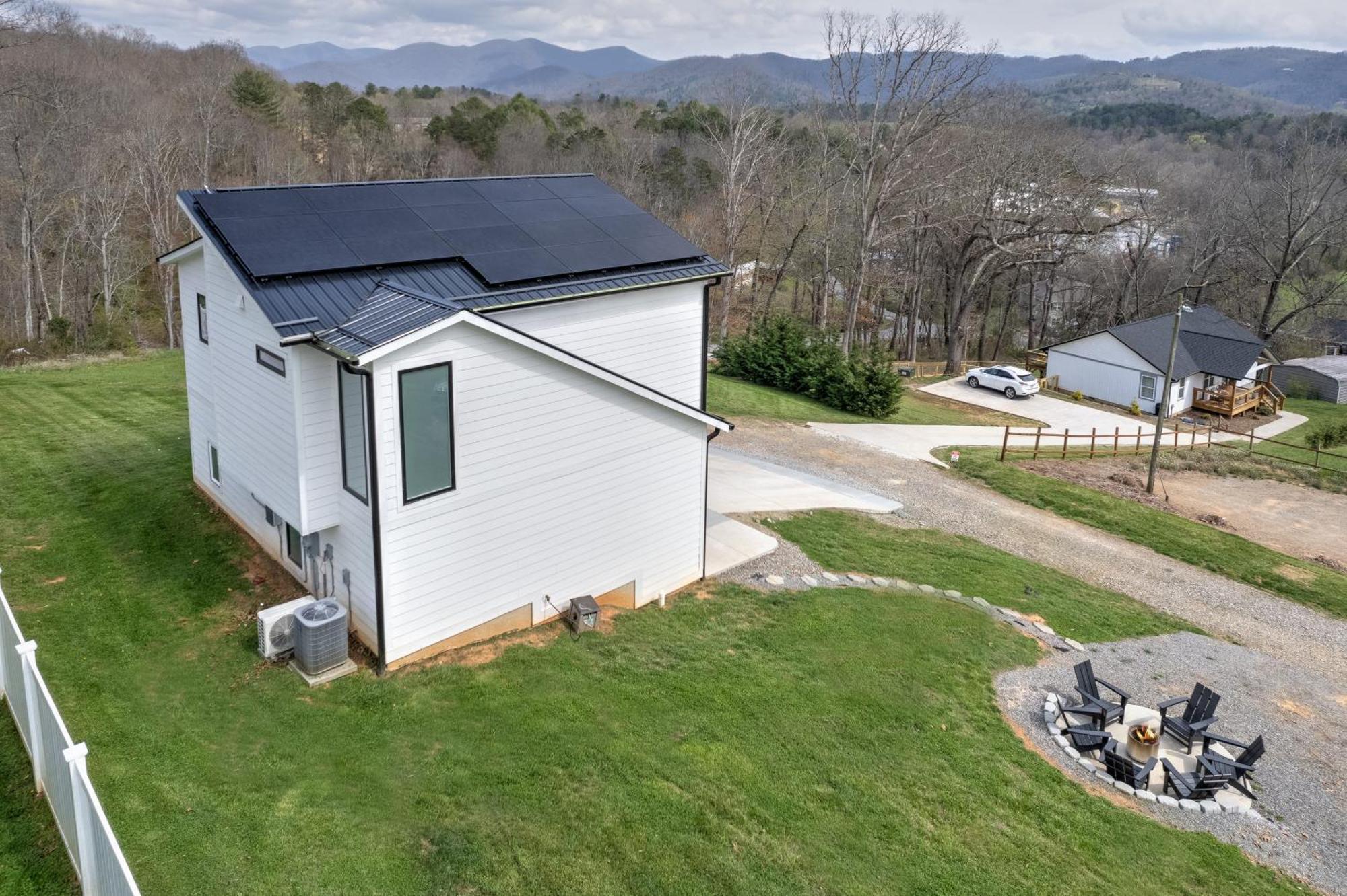فيلا Mon Tresor, Modern Mountain Views With Deck Weaverville المظهر الخارجي الصورة